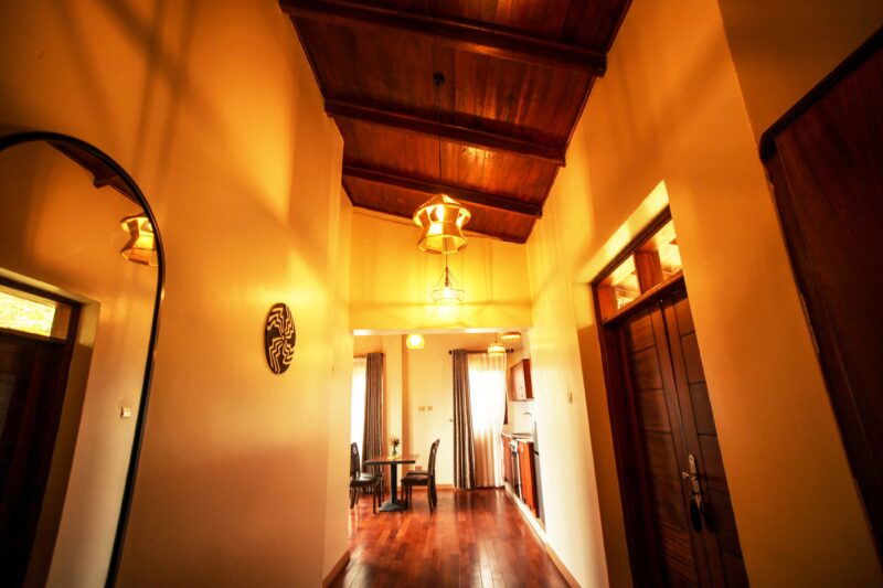 Gorilla Heights Lodge Bwindi - Delux cottage corridor