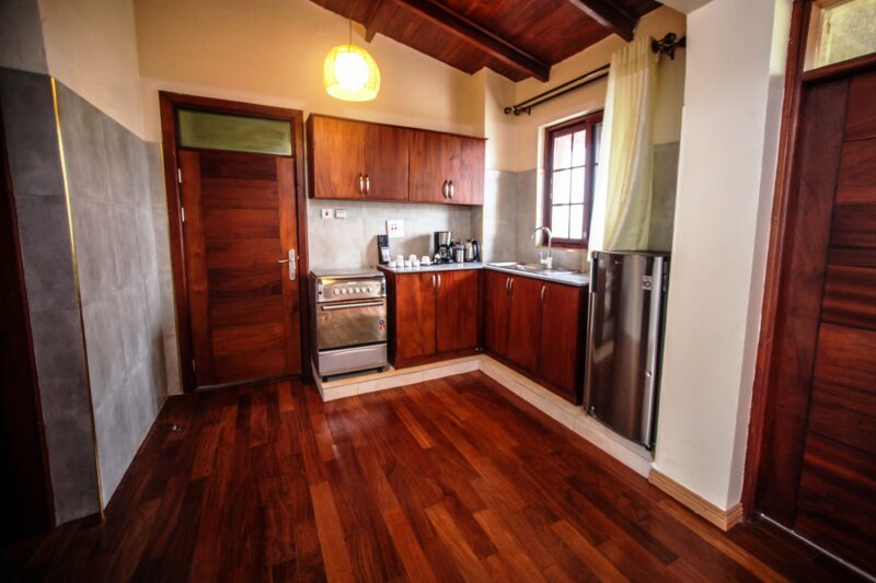 Gorilla Heights Lodge Bwindi - Family Cottage (kitchen)